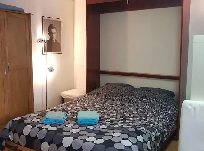 柏林阿帕特公寓 *